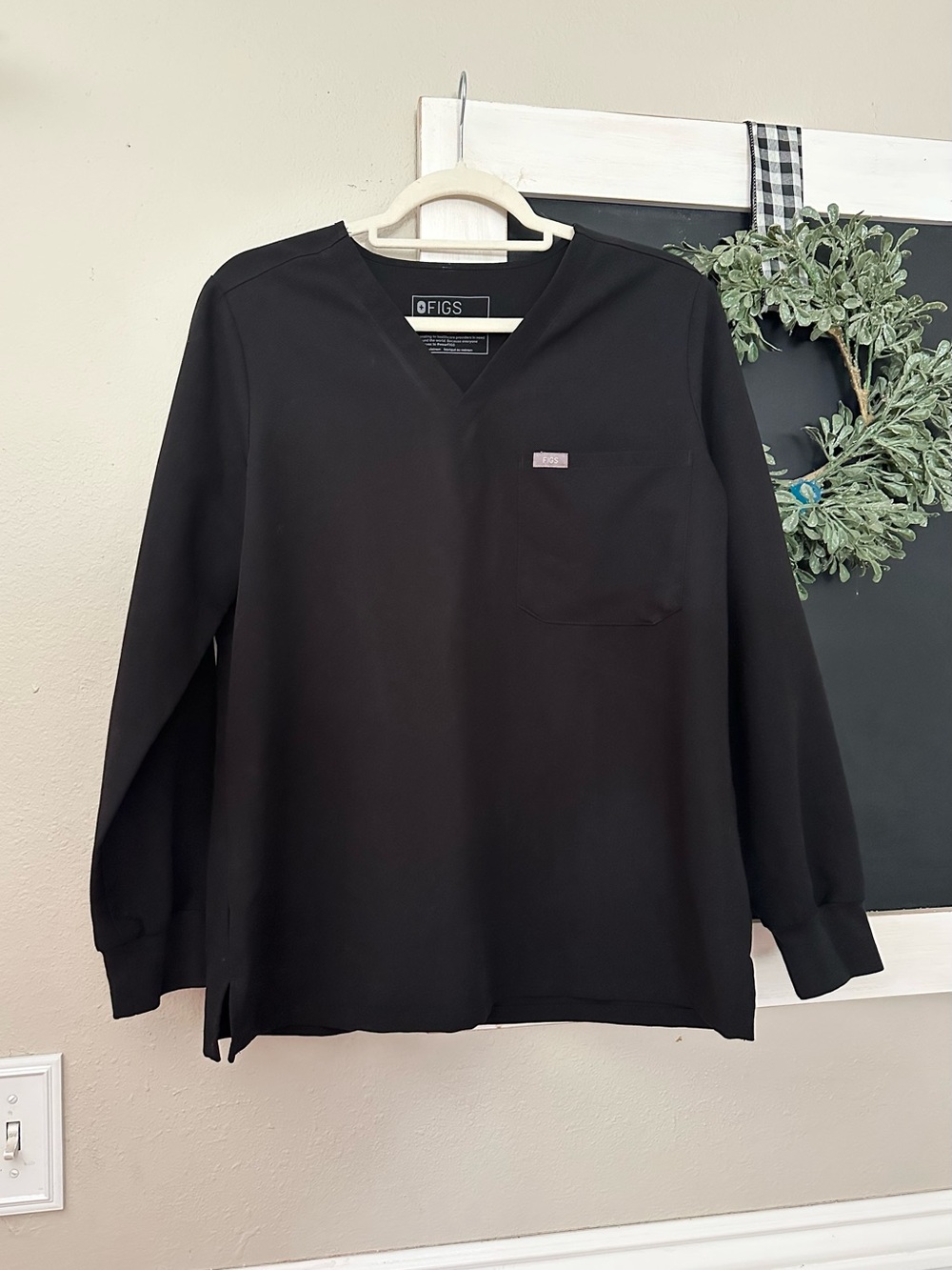 Figs Black Long Sleeve V-Neck Medical Top